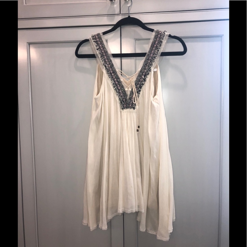 Cream sleeveless shirt